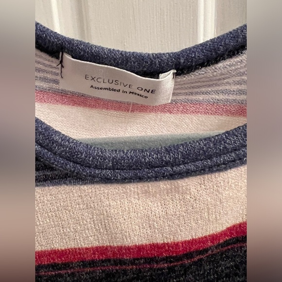 Size small red blue white striped knit half sleeve long sleeve shirt top - Picture 5 of 5